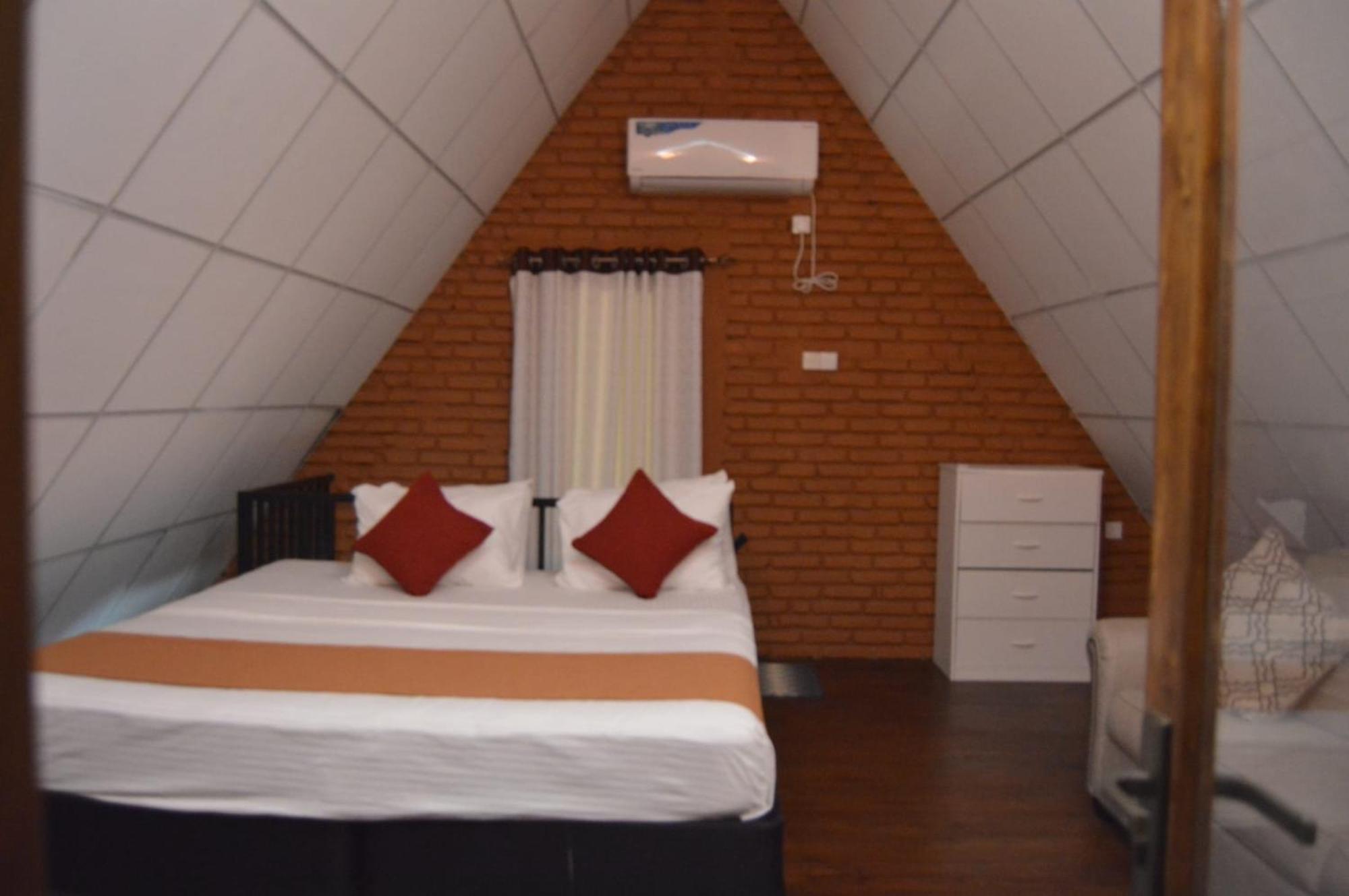 Hotel Ciel Star Anuradhapura Esterno foto